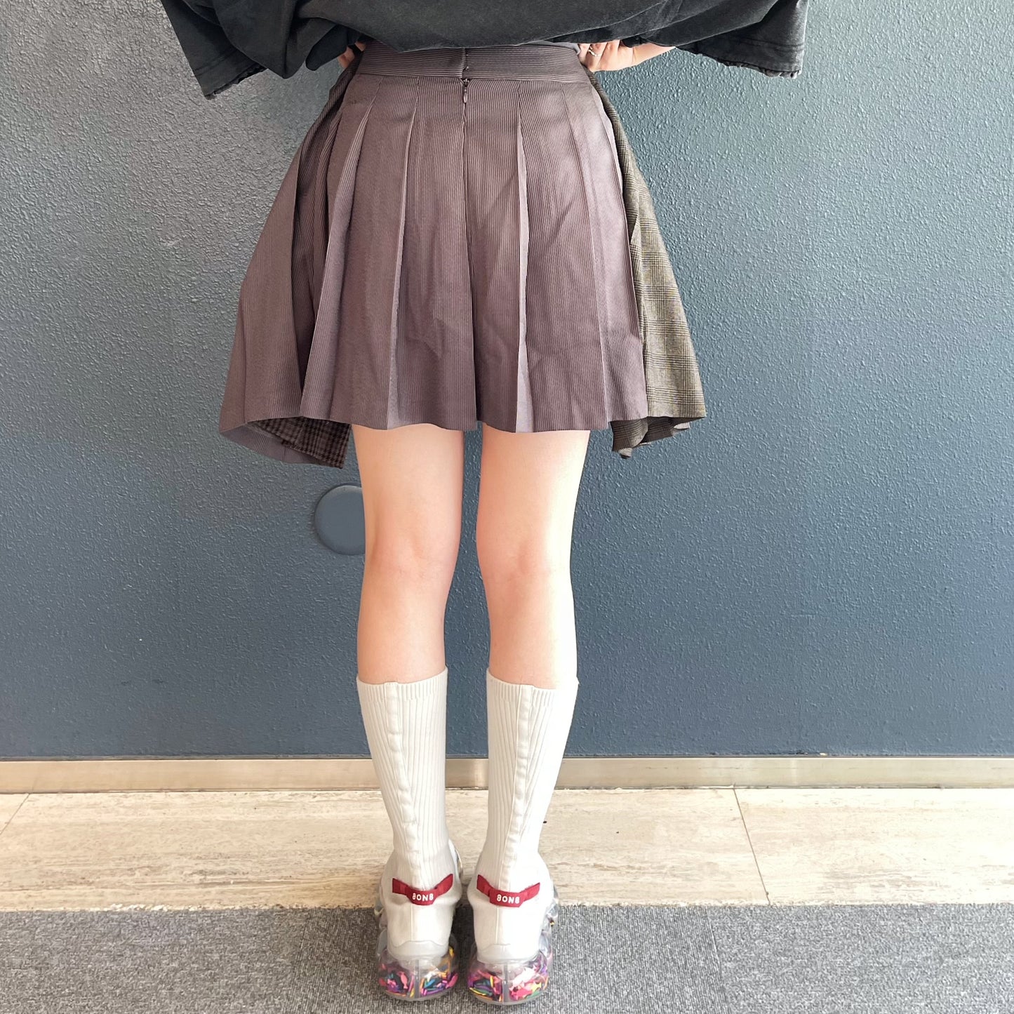 BUG PLEATS SKIRT MINI / GRAY / ドッキングスカート