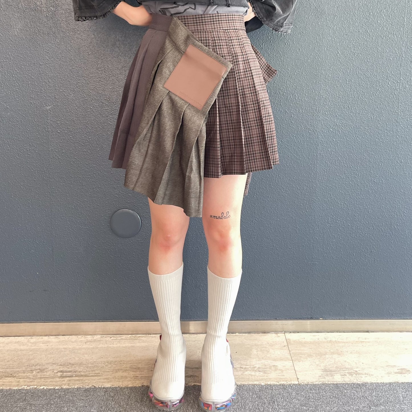 BUG PLEATS SKIRT MINI / GRAY / ドッキングスカート