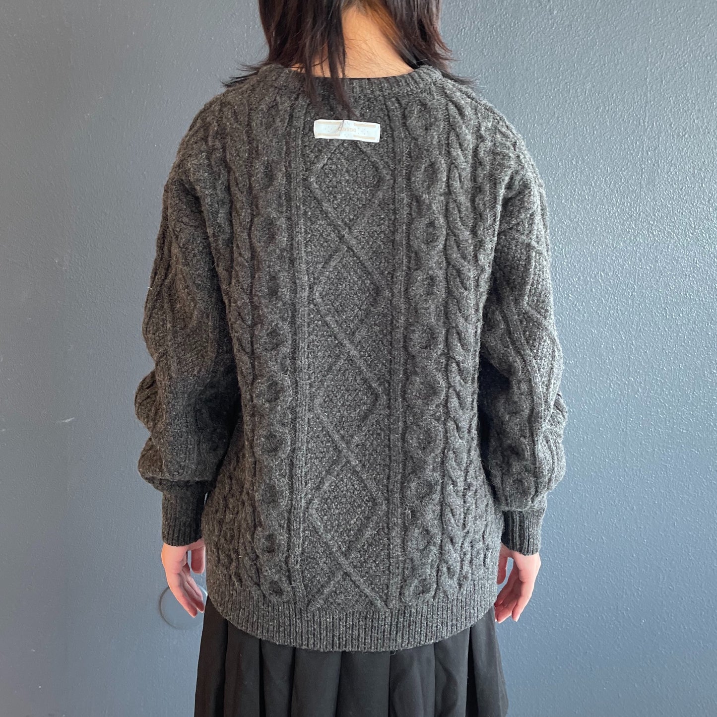 POMPOM CABLE KNIT / CHARCOAL / ポンポンケーブルニット