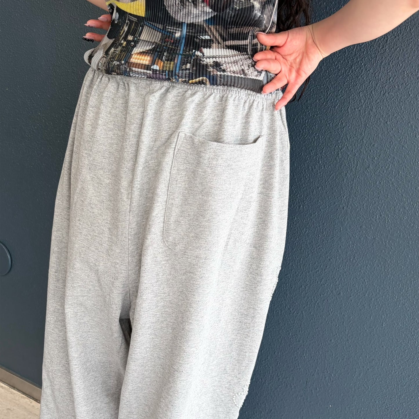 EMBELLISHED FLORAL JOGGERS / GRAY / スタッズスウェットパンツ