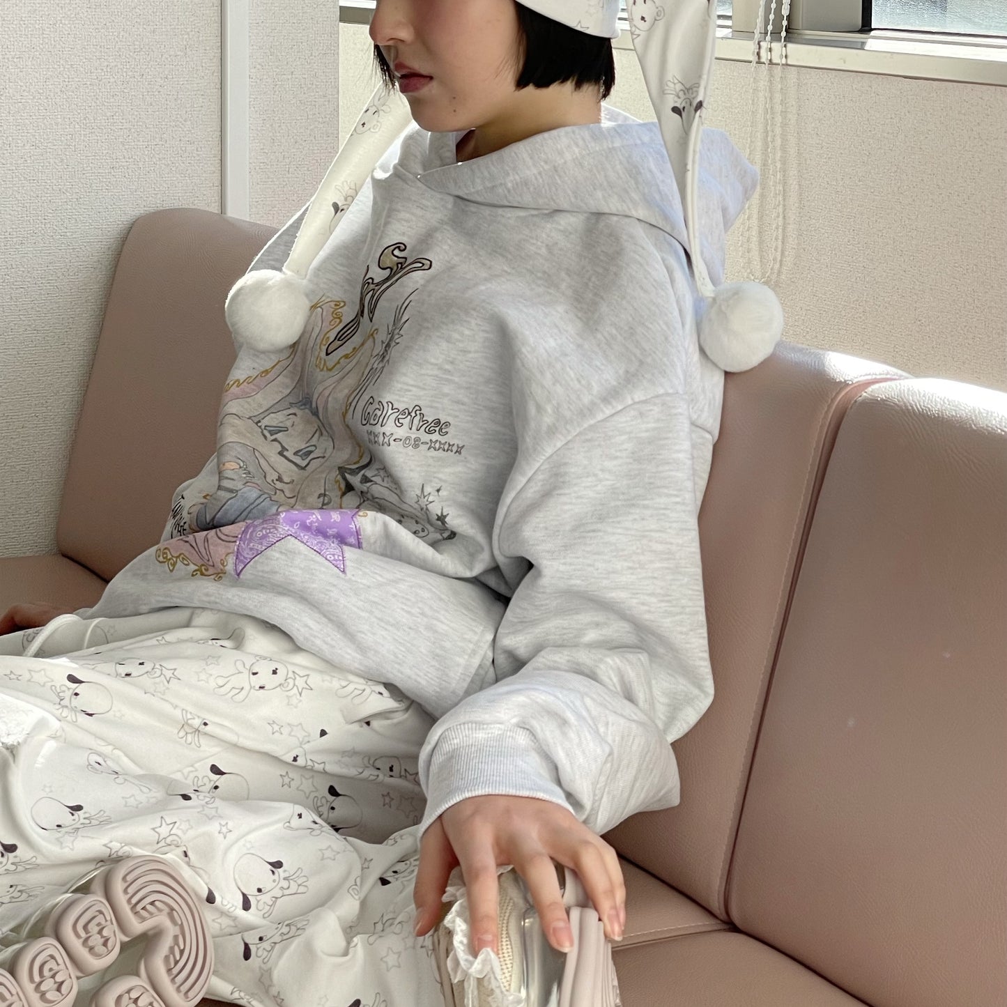 Star Patched Rabbit Hoodie / Gray / グラフィックフーディー