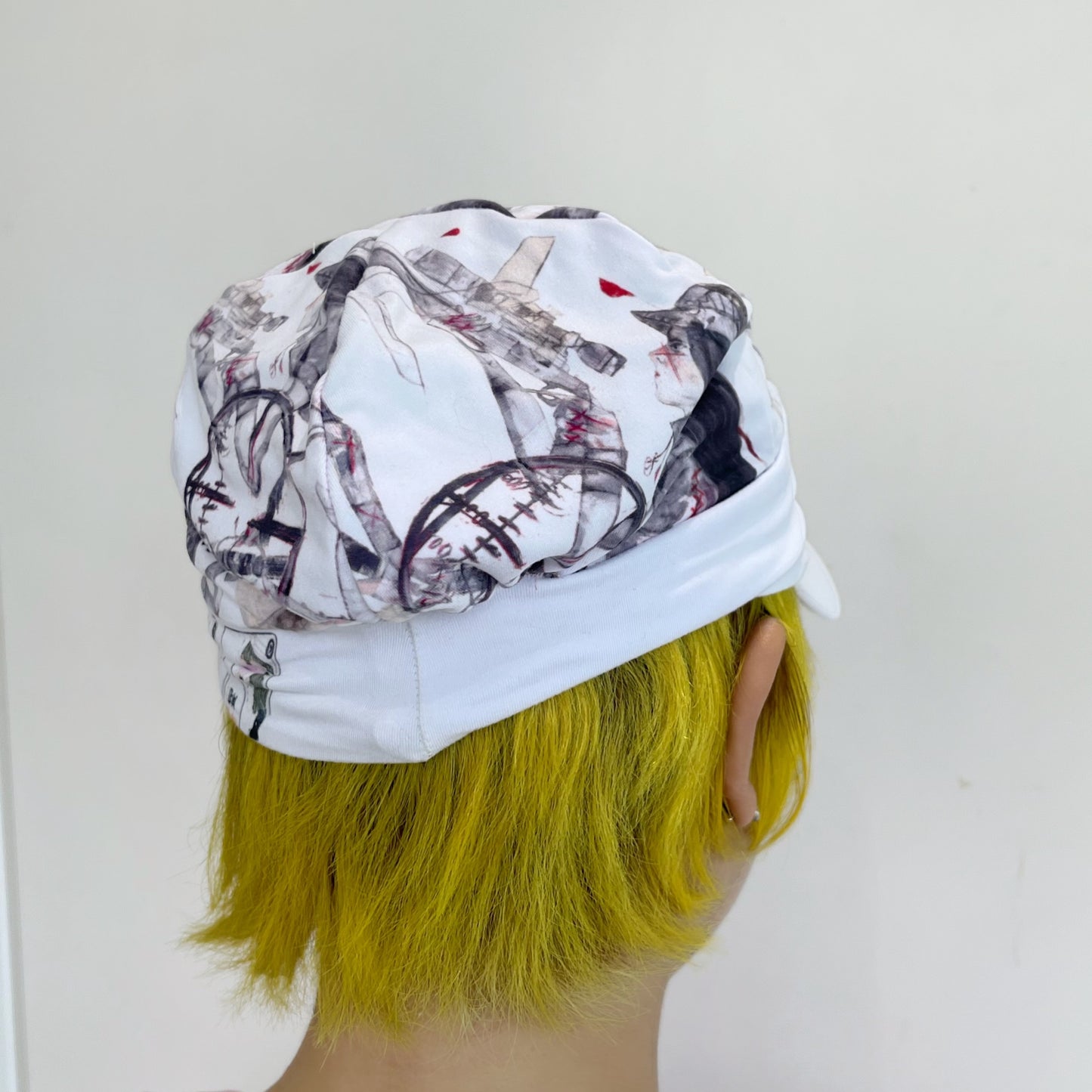 White baseball cap / グラフィックキャップ