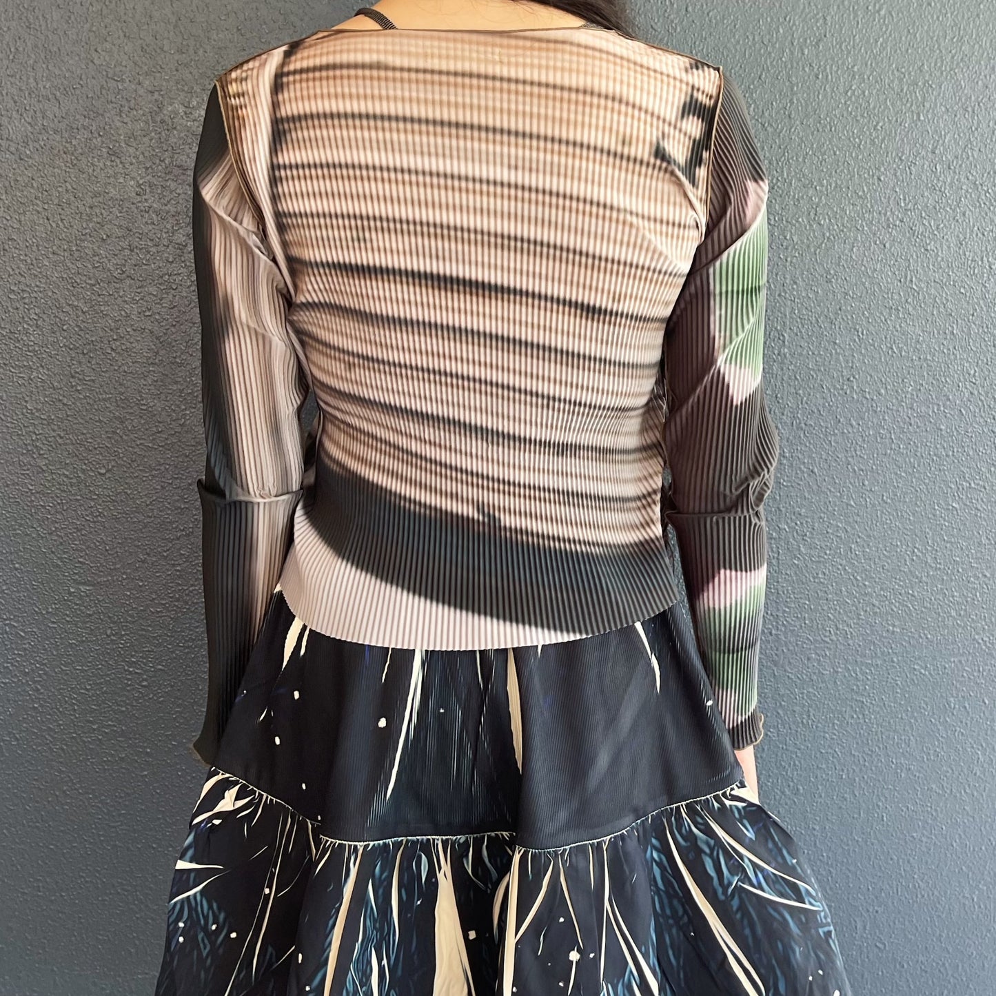 GRAPHIC TINY TOP / GRAY / グラフィックタイニートップ