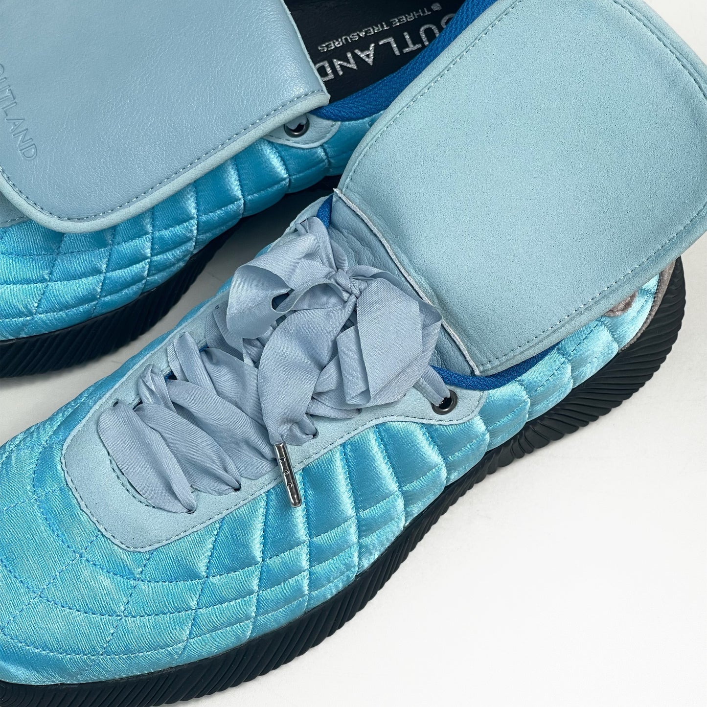 【OUTLAND】Beckham / Blue x Black / サテンシューズ