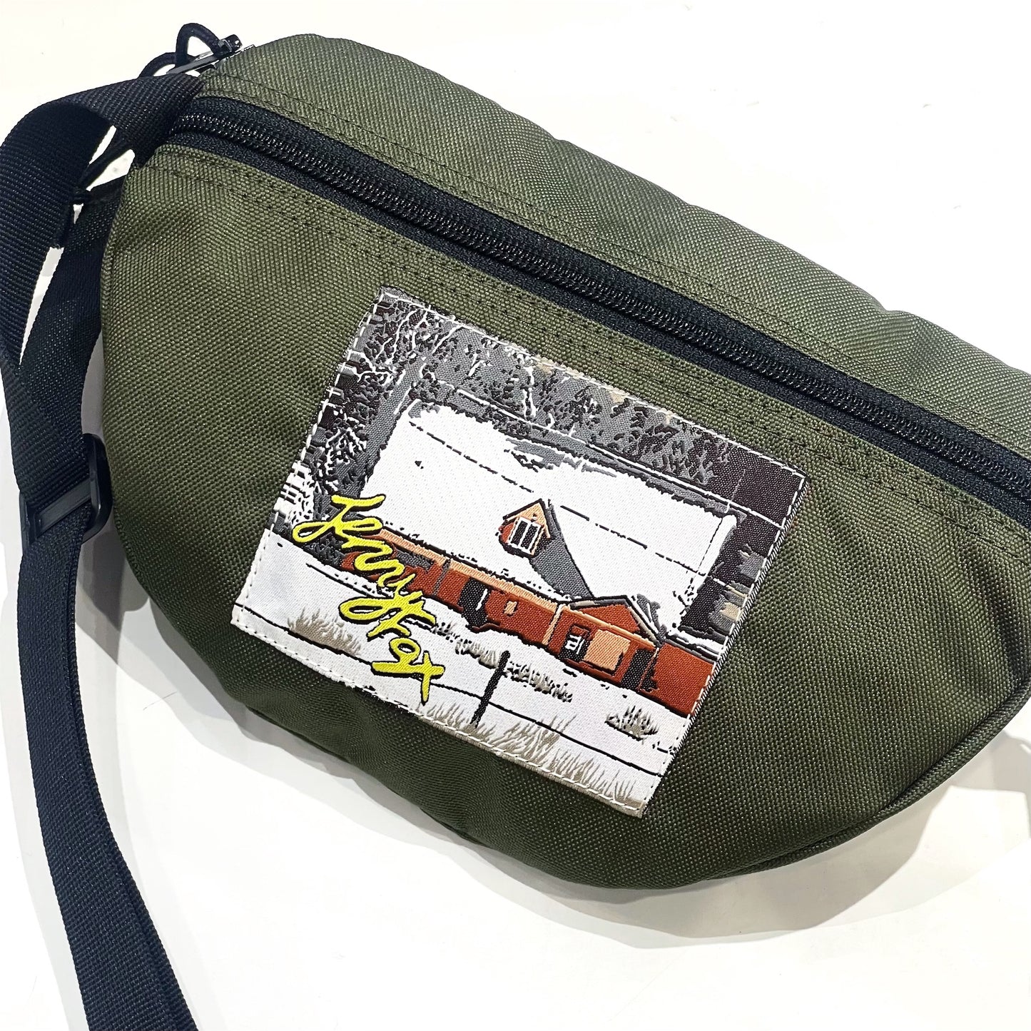 I'M THE BREAD WAIST BAG / KHAKI / グラフィックプリントウェストバッグ