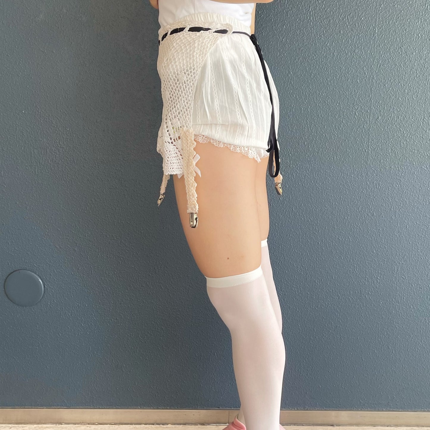 CROCHET BELT WITH SILK APPLIQUE / WHITE BLUE / クロシェベルト