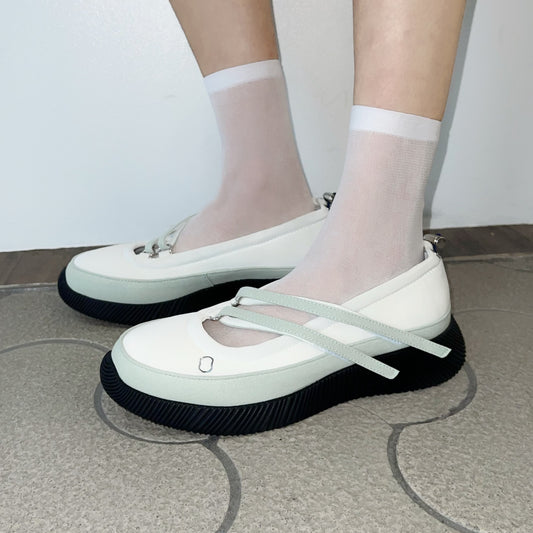 【OUTLAND】abbey / white × green suede / ストラップシューズ
