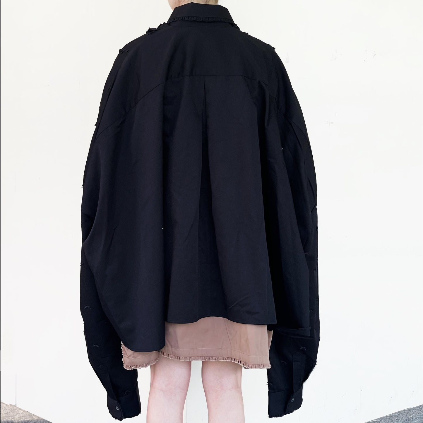 GRAND SHOULDER BLOUSE RIBBON EMBROIDERY WITHOUT SHOULDER PAD / BLACK / オーバーサイズシャツ