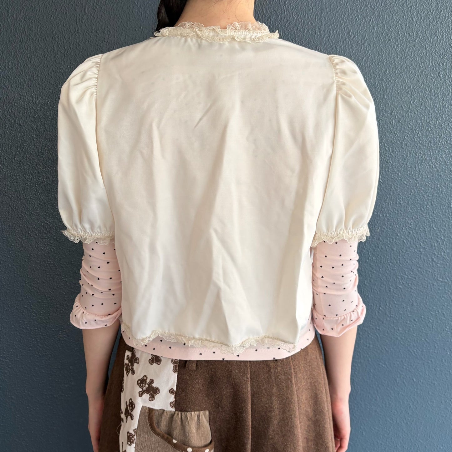 Yevette Bed Jacket / Oyster / サテンブラウス