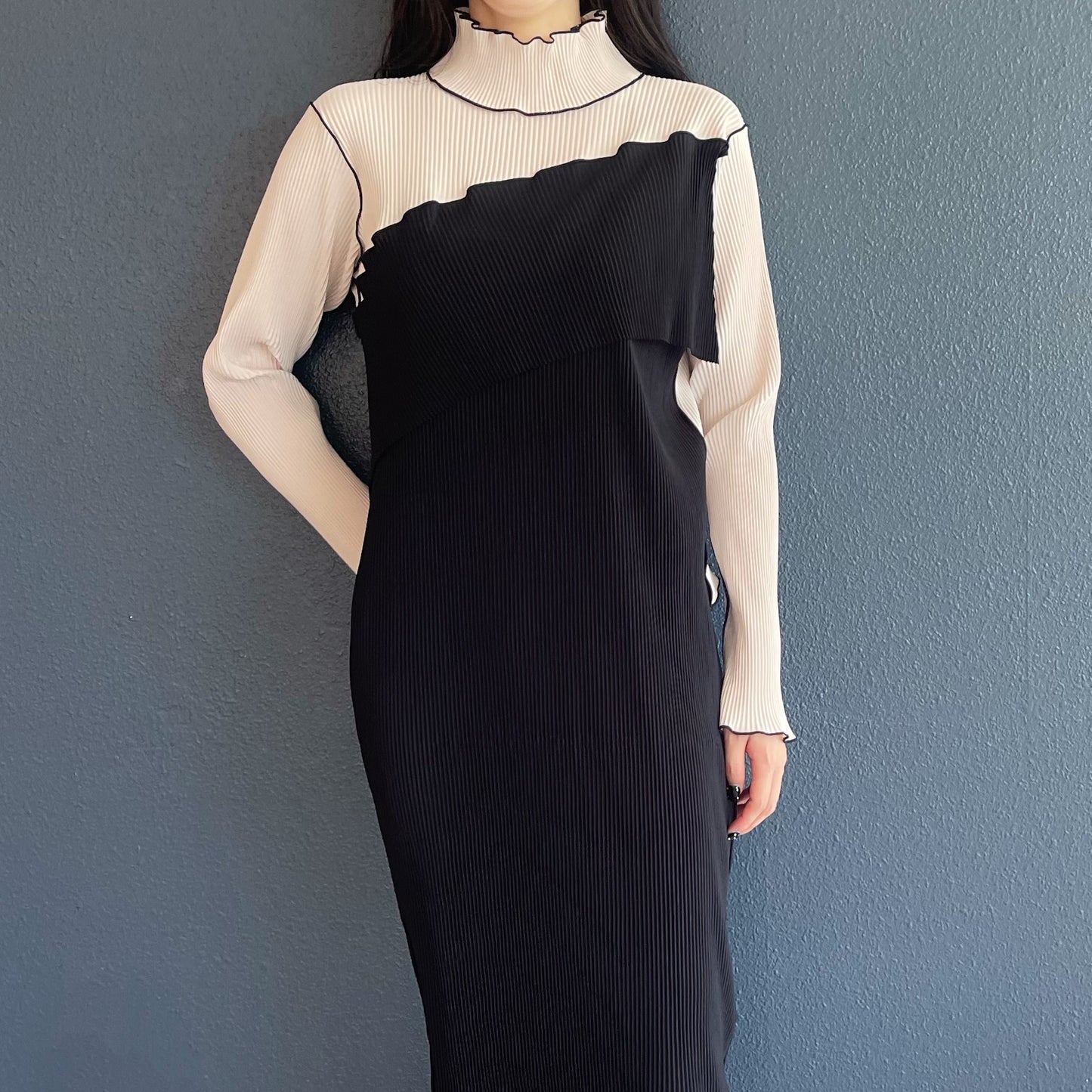SPIRAL WAVE LONG SLEEVE DRESS *HIGH NECK TYPE / BLACK / プリーツハイネックドレス