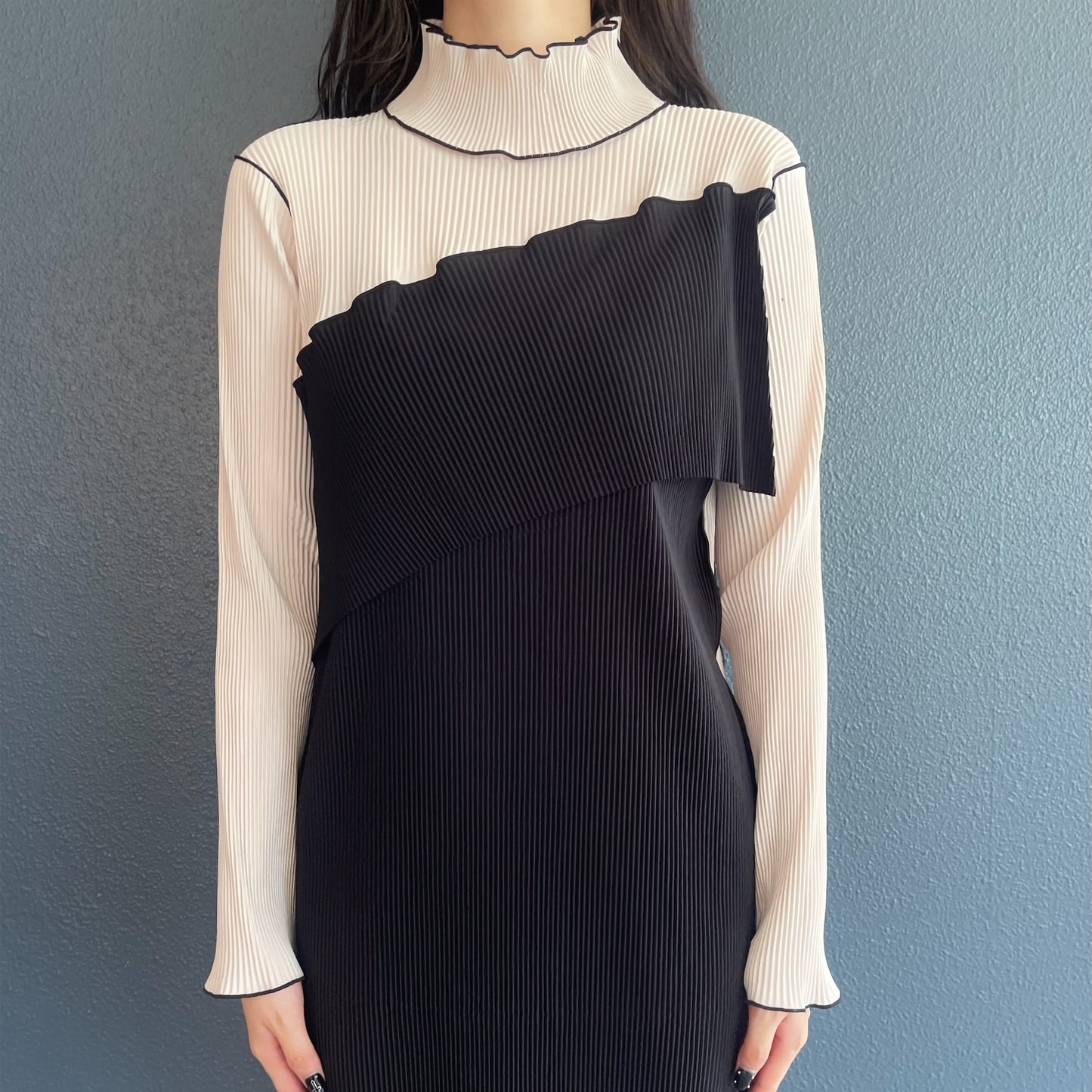 SPIRAL WAVE LONG SLEEVE DRESS *HIGH NECK TYPE / BLACK / プリーツハイネックドレス
