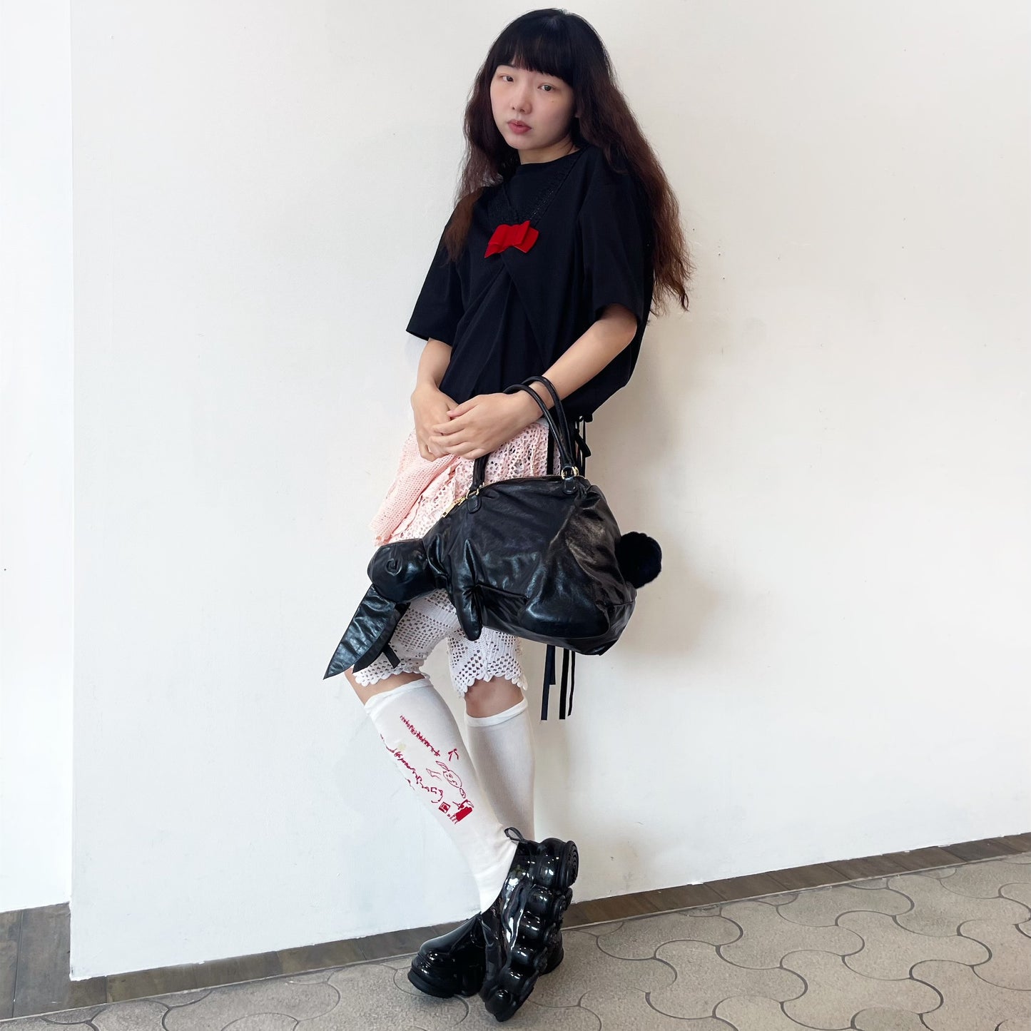 ELASTICATED T-SHIRT, UP-CYCLED COTTON CROCHET CUT OUT COLLAR AND VELVET RIBBONS / BLACK AND RED / クロシェセーラーカラーTシャツ