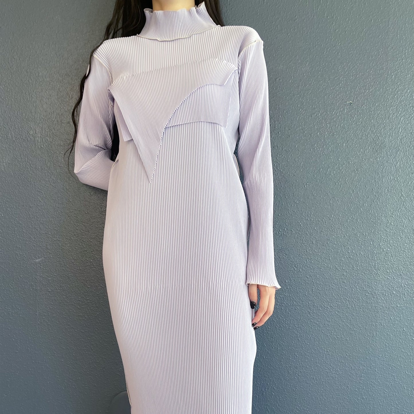 TODO WAVE LONG SLEEVE DRESS *HIGH NECK TYPE / LAVENDER / プリーツウェーブロングスリーブドレス