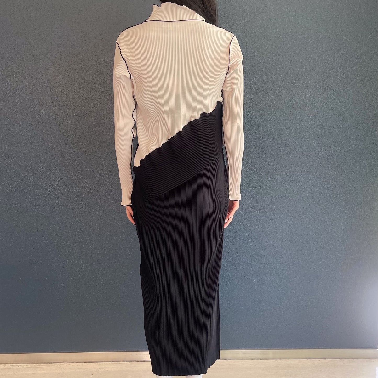 SPIRAL WAVE LONG SLEEVE DRESS *HIGH NECK TYPE / BLACK / プリーツハイネックドレス
