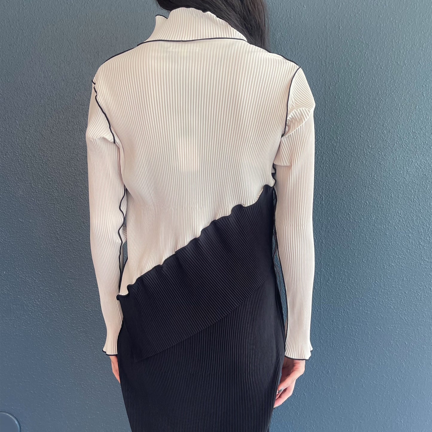 SPIRAL WAVE LONG SLEEVE DRESS *HIGH NECK TYPE / BLACK / プリーツハイネックドレス