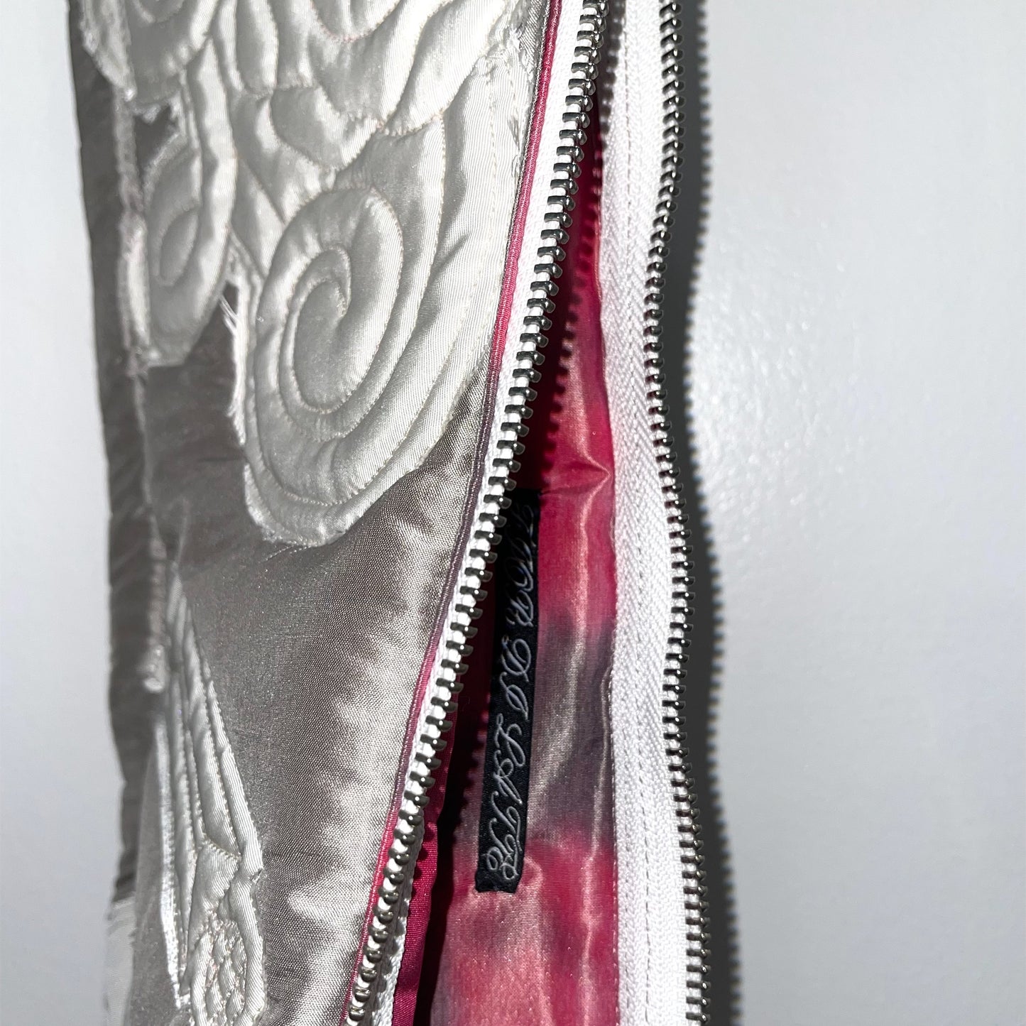 QUILTED CLUTCH / SILVER x WHITE / キルティングクラッチバッグ