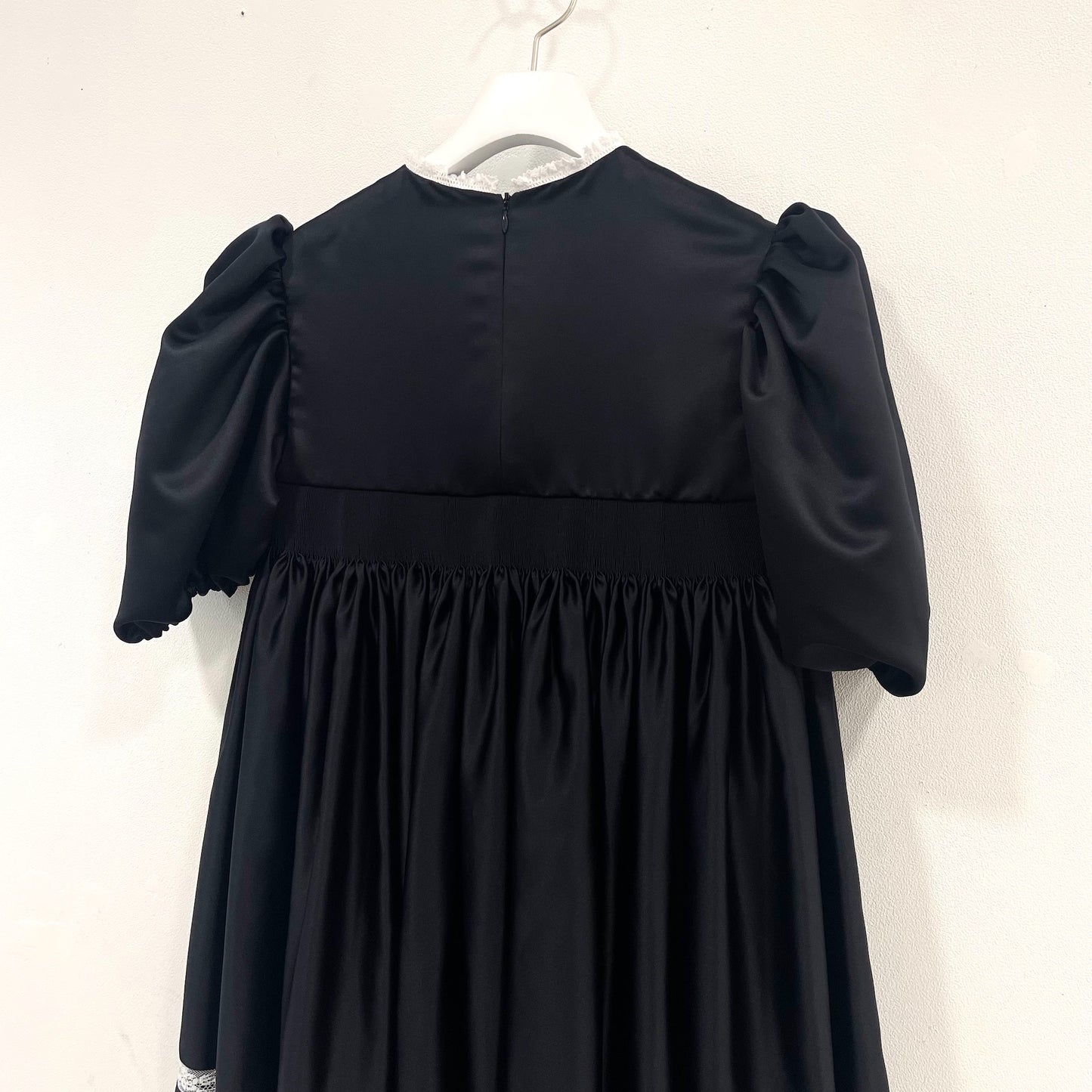 Smocking puff sleeve dress / Black / スモッキングパフスリーブドレス