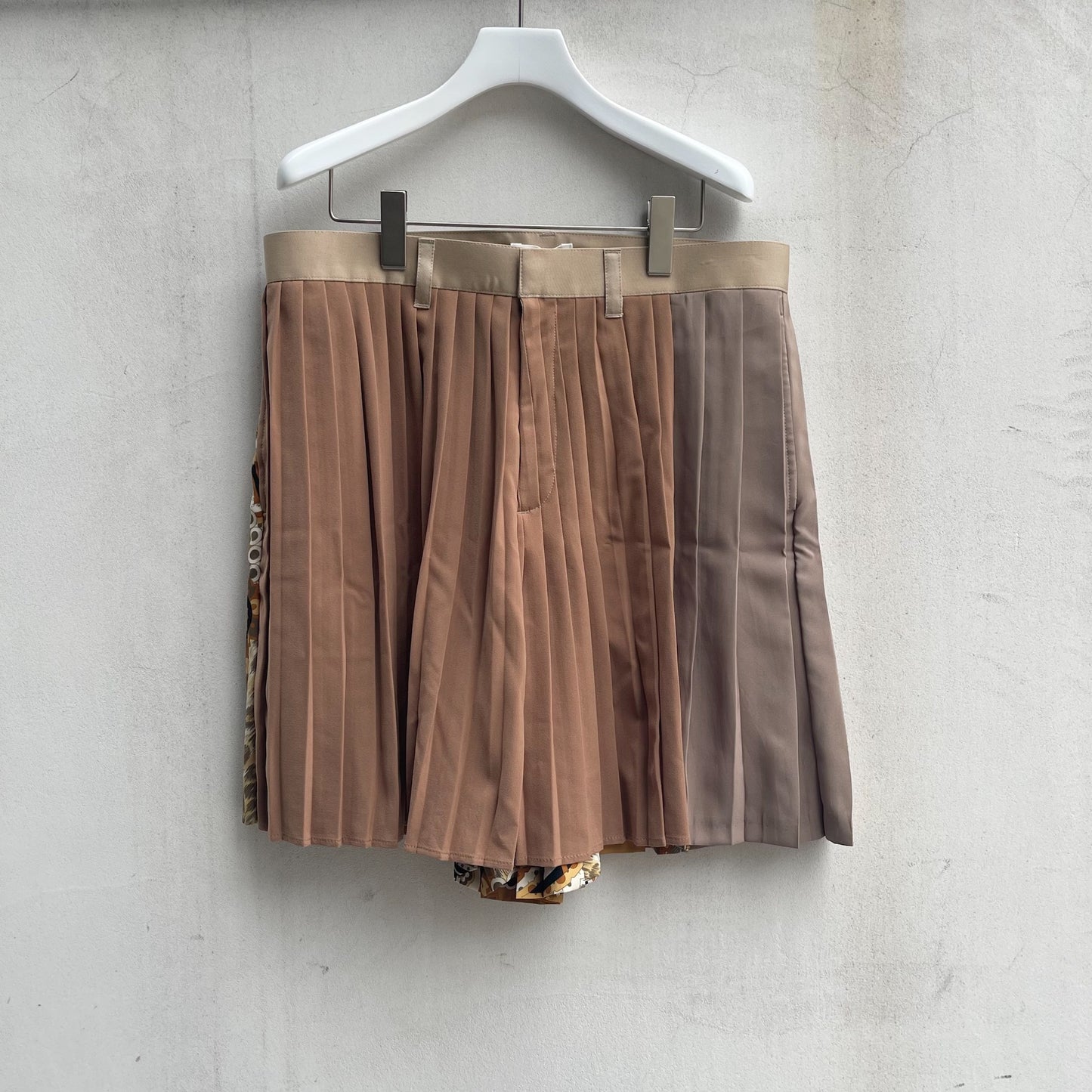 PLEATS SHORT PANTS / BEIGE / プリーツショートパンツ