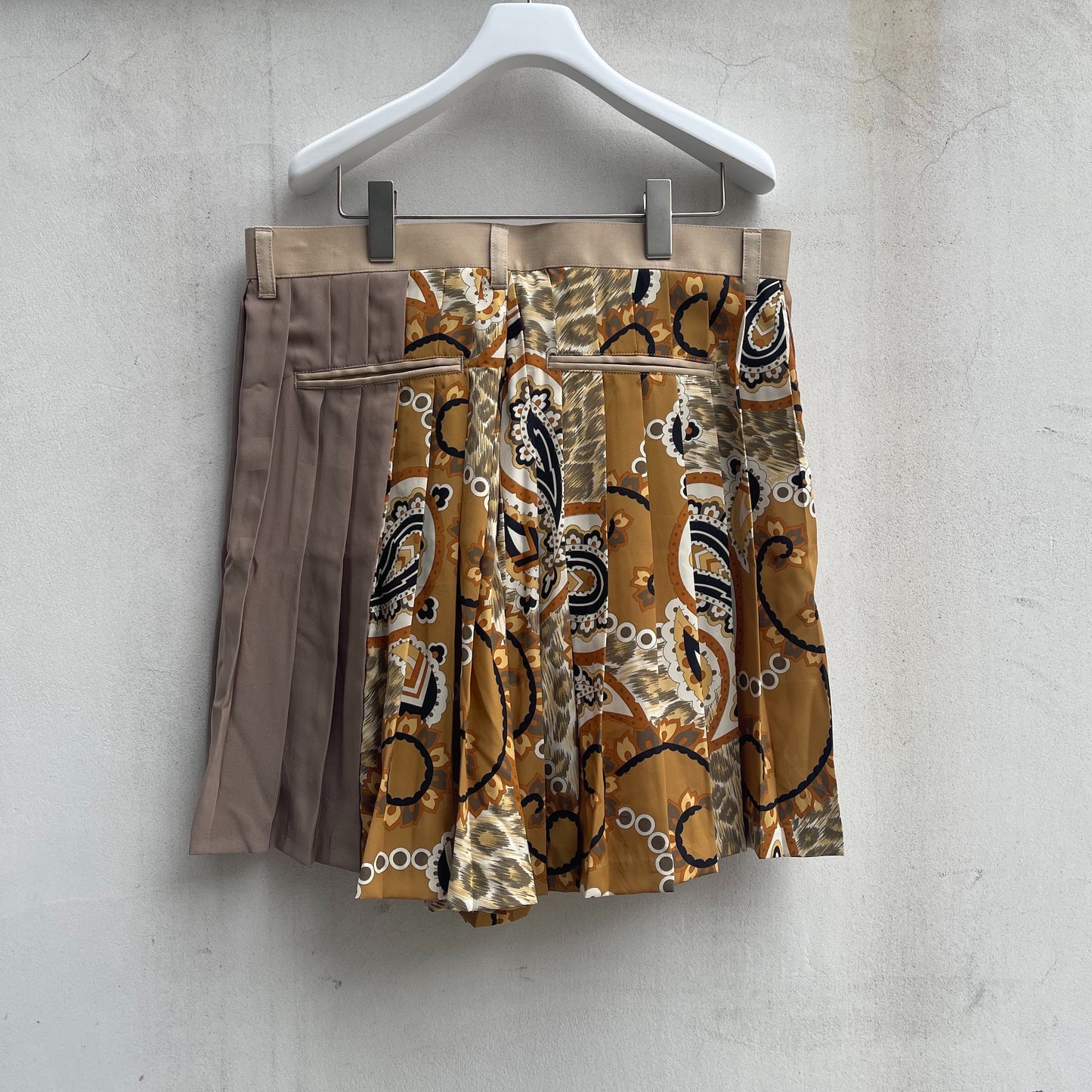 PLEATS SHORT PANTS / BEIGE / プリーツショートパンツ