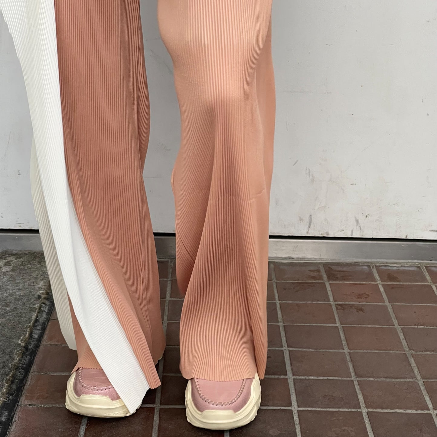 Pleated panel pants / Beige / プリーツパネルパンツ