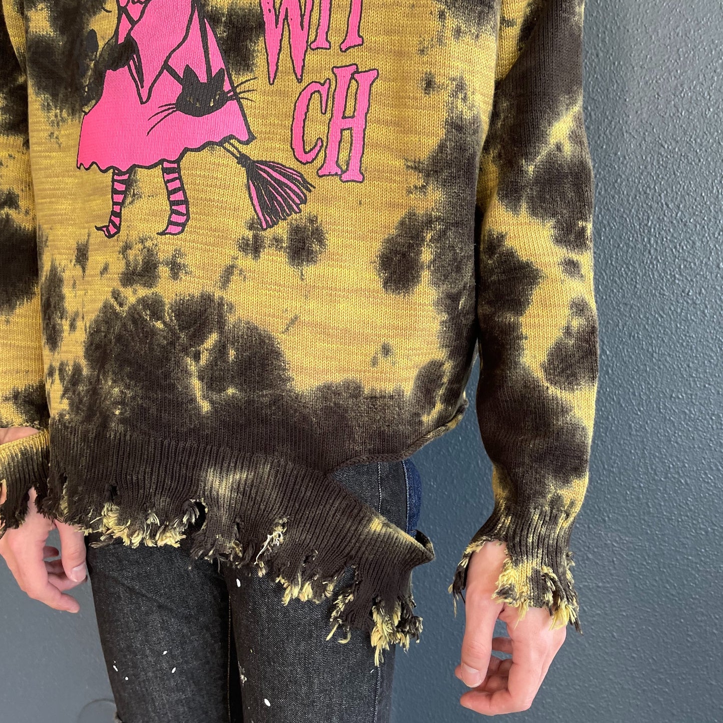 DESTROY PULLOVER KNIT THE LOVE WITCH PRINT / YELLOW / ダメージニット