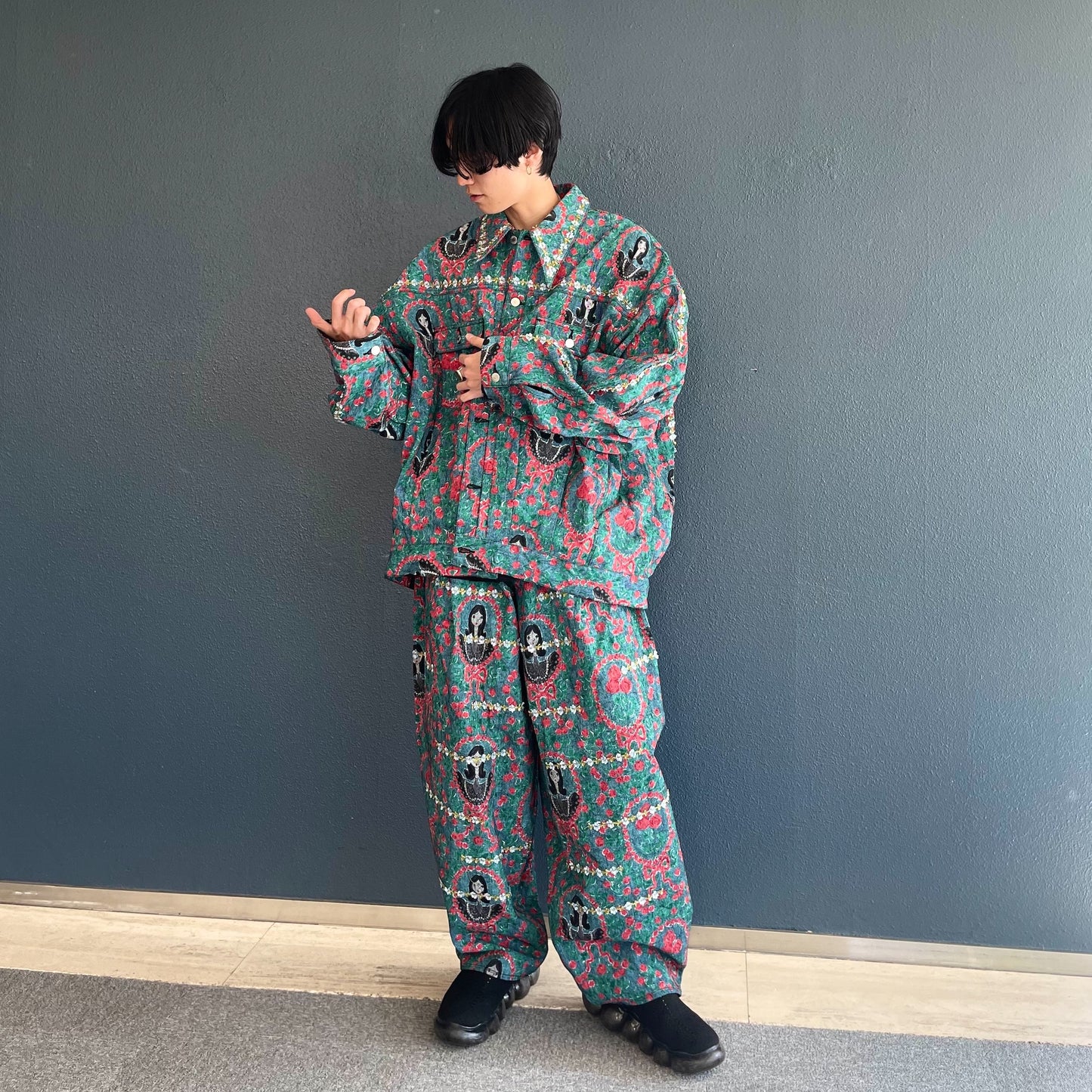 TUCK DENIM PANTS GIRL PRINT PATTERN / BLUE GIRL / プリントデニムパンツ