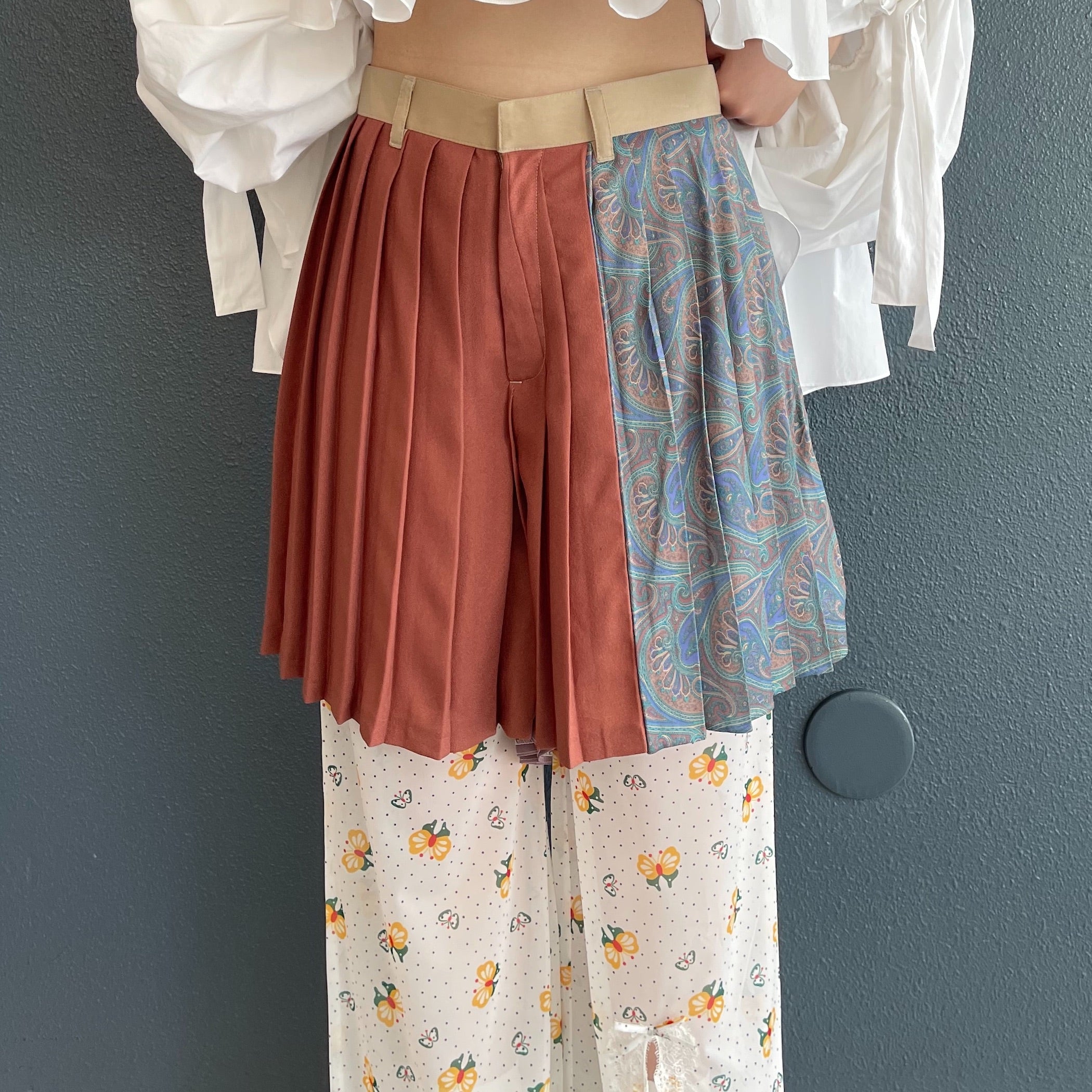 PLEATS SHORT PANTS / BEIGE / プリーツショートパンツ | シープ