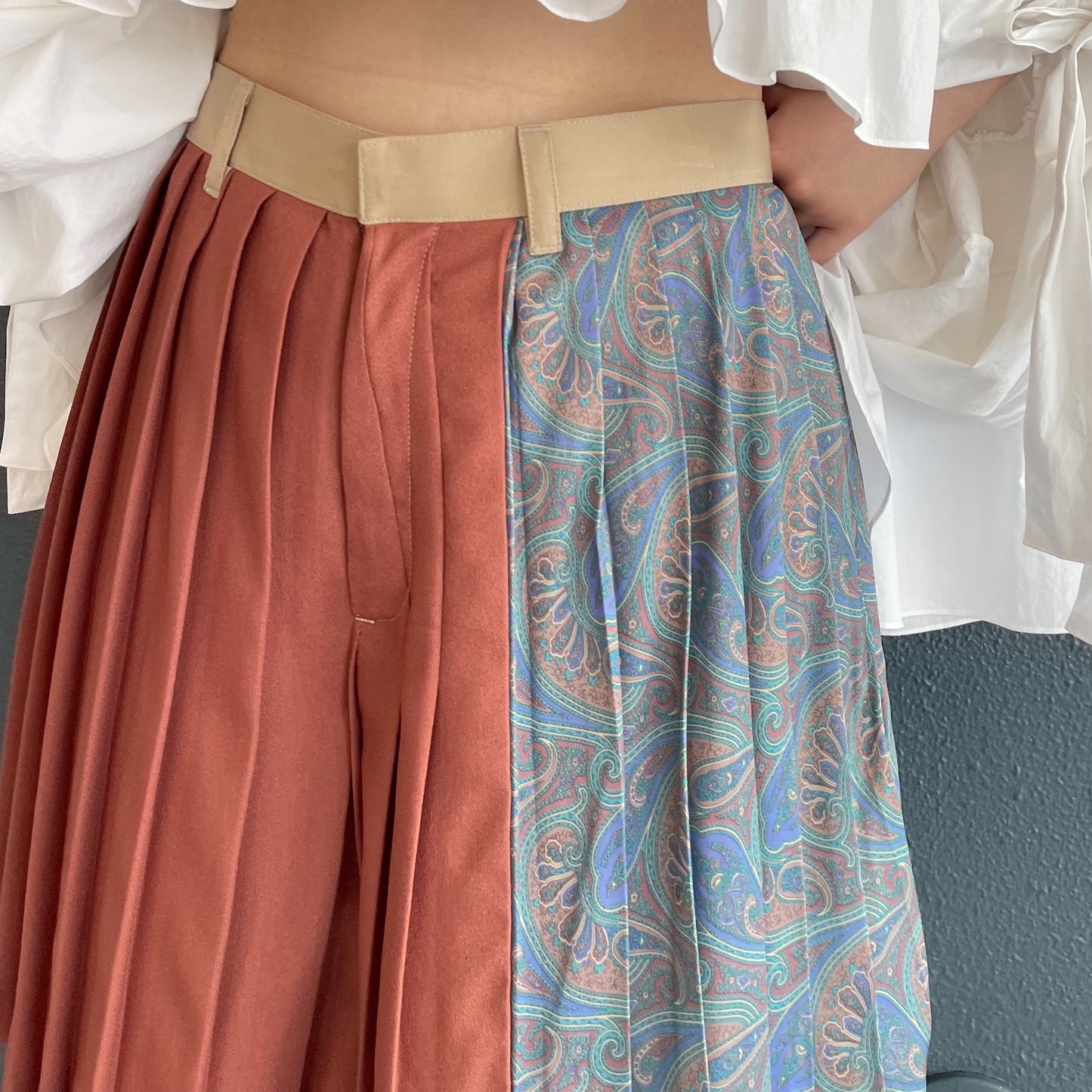 PLEATS SHORT PANTS / BEIGE / プリーツショートパンツ