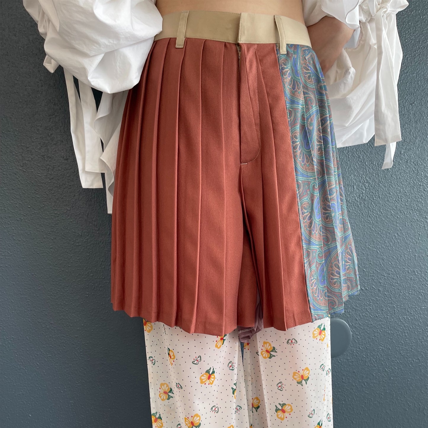 PLEATS SHORT PANTS / BEIGE / プリーツショートパンツ