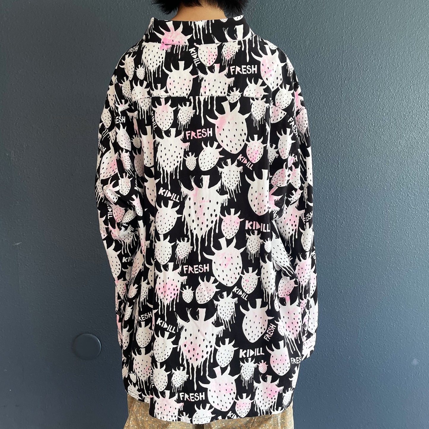 STRAWBERRY OVERSIZED SHIRT / BLACK × WHITE STRAWBERRY / ストロベリーシャツ【Brett Westfallコラボレーション】
