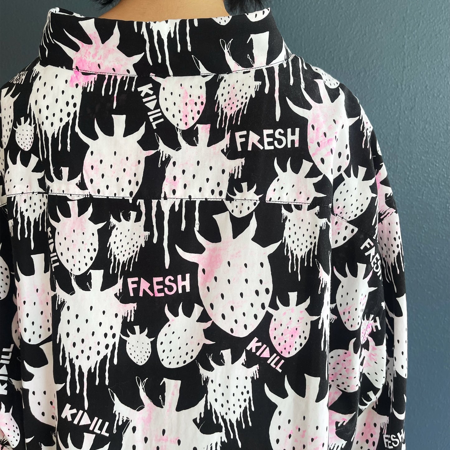 STRAWBERRY OVERSIZED SHIRT / BLACK × WHITE STRAWBERRY / ストロベリーシャツ【Brett Westfallコラボレーション】