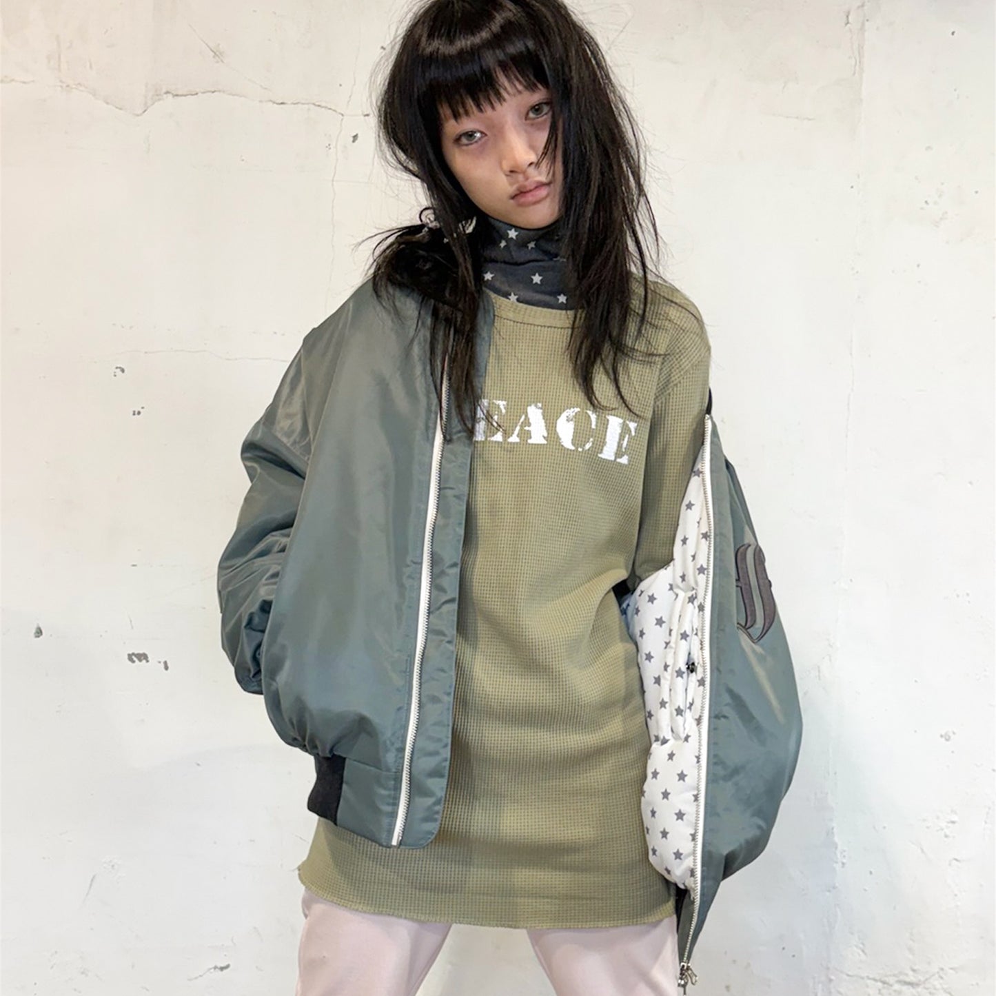 [F.E.E.S] patch bomber padded jacket / grey / リバーシブルダウンジャケット