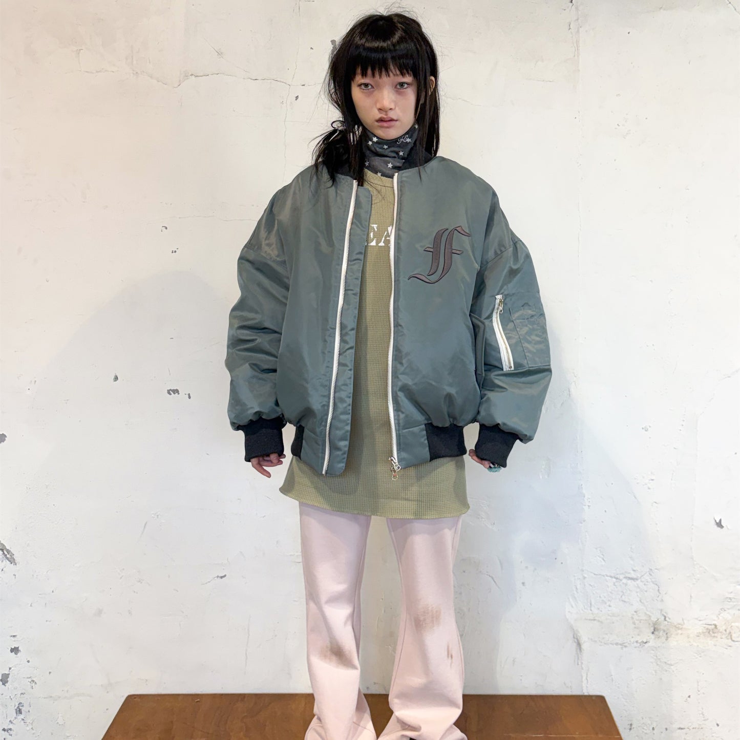 [F.E.E.S] patch bomber padded jacket / grey / リバーシブルダウンジャケット