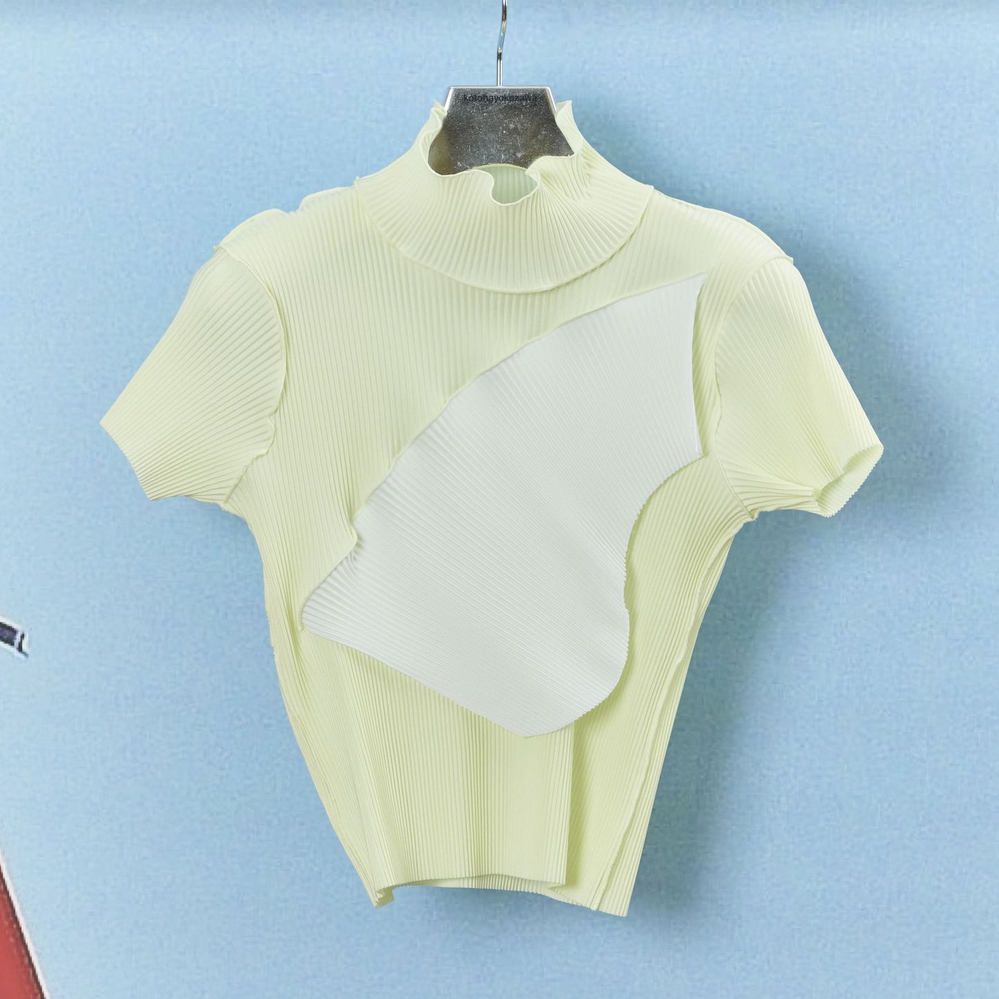 TODO WAVE TINY TOP *SHORT SLEEVE HIGHNECK / BANANA / プリーツハイネックコンパクトトップス