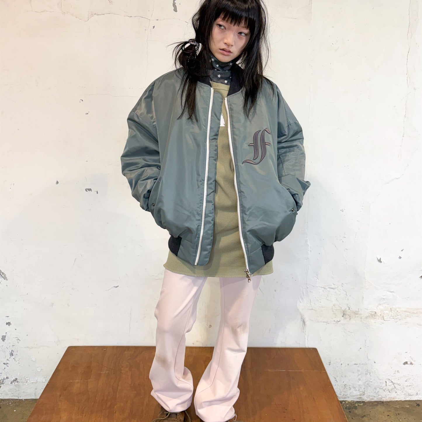[F.E.E.S] patch bomber padded jacket / grey / リバーシブルダウンジャケット