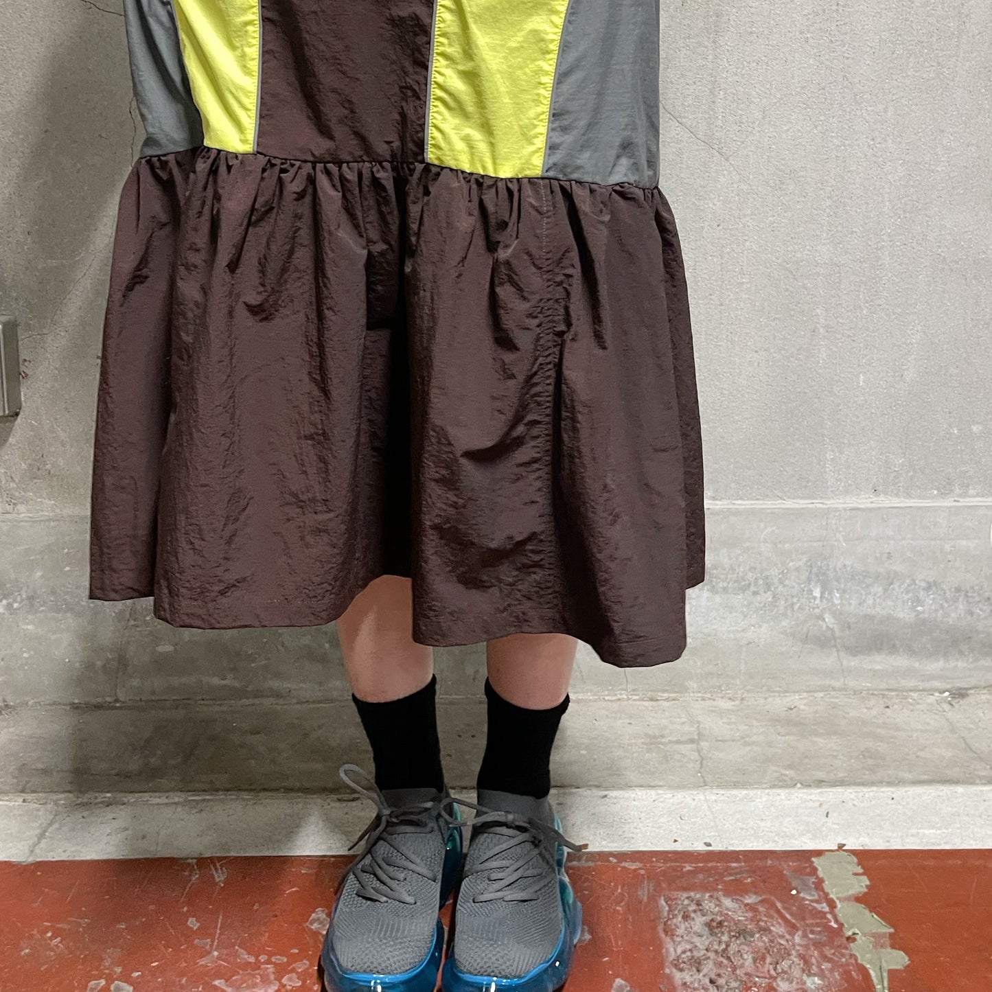 SWITCHING NYLON ONE-PIECE / BROWN x YELLOW / 切り替えナイロンワンピース