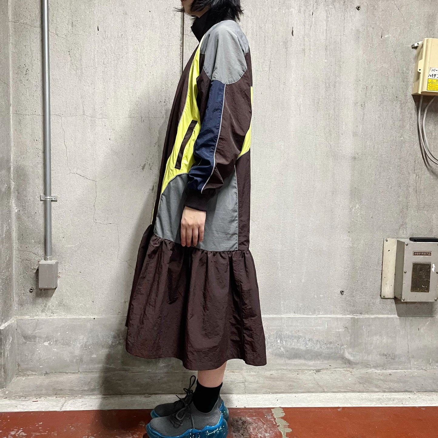 SWITCHING NYLON ONE-PIECE / BROWN x YELLOW / 切り替えナイロンワンピース