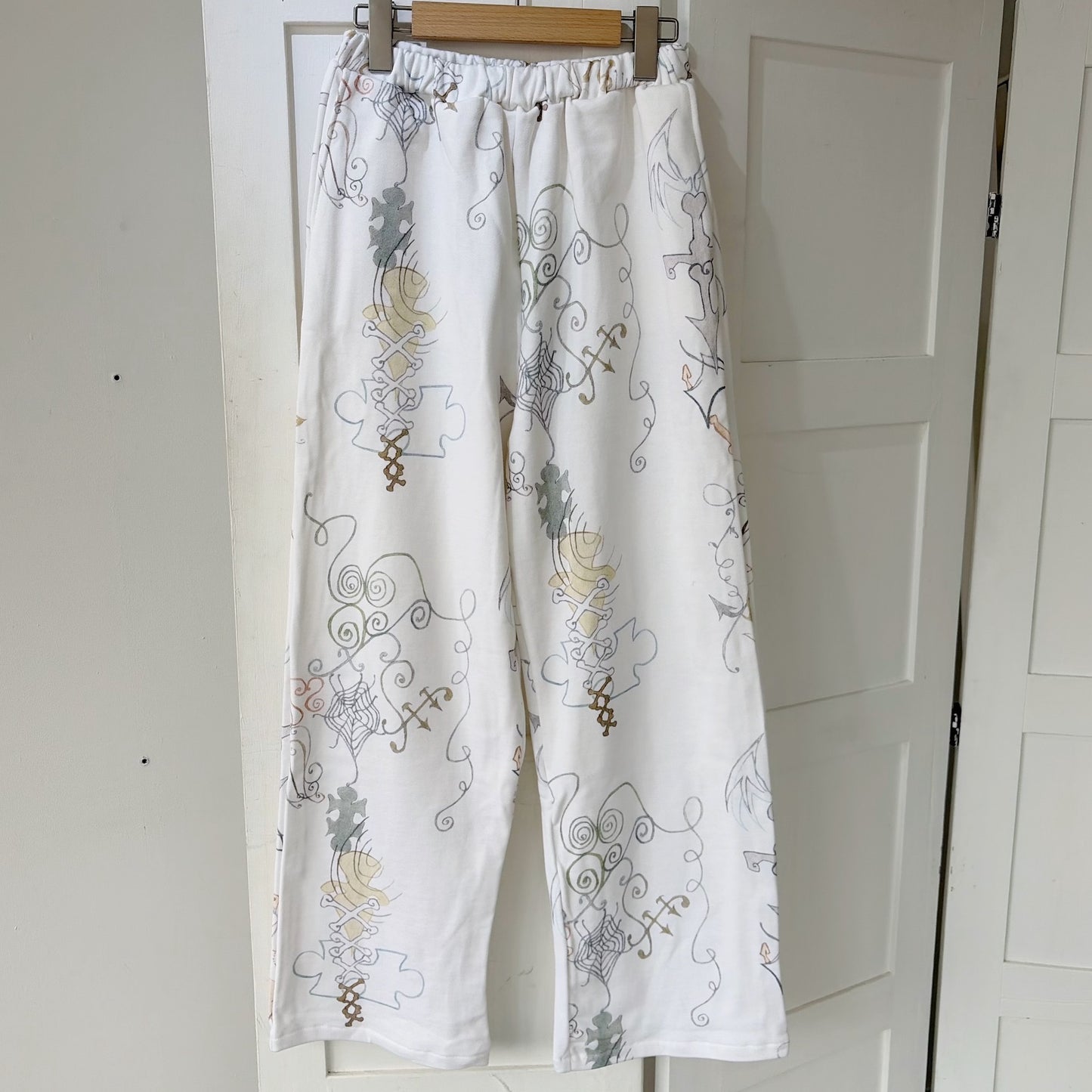 【Collabolation with Lee Haesun】Haesun Long sweat pants-Straight / White / グラフィックスウェットパンツ