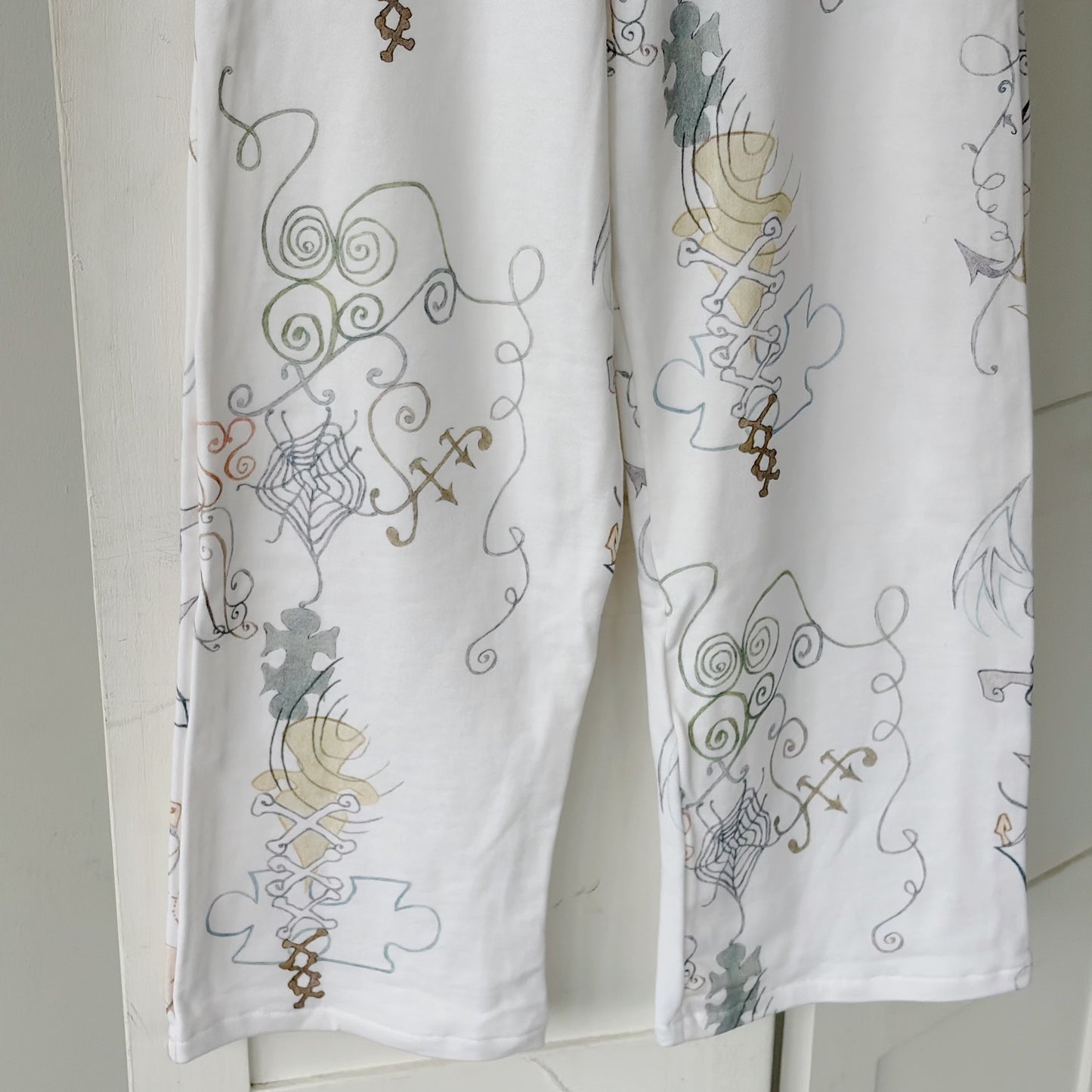 【Collabolation with Lee Haesun】Haesun Long sweat pants-Straight / White / グラフィックスウェットパンツ