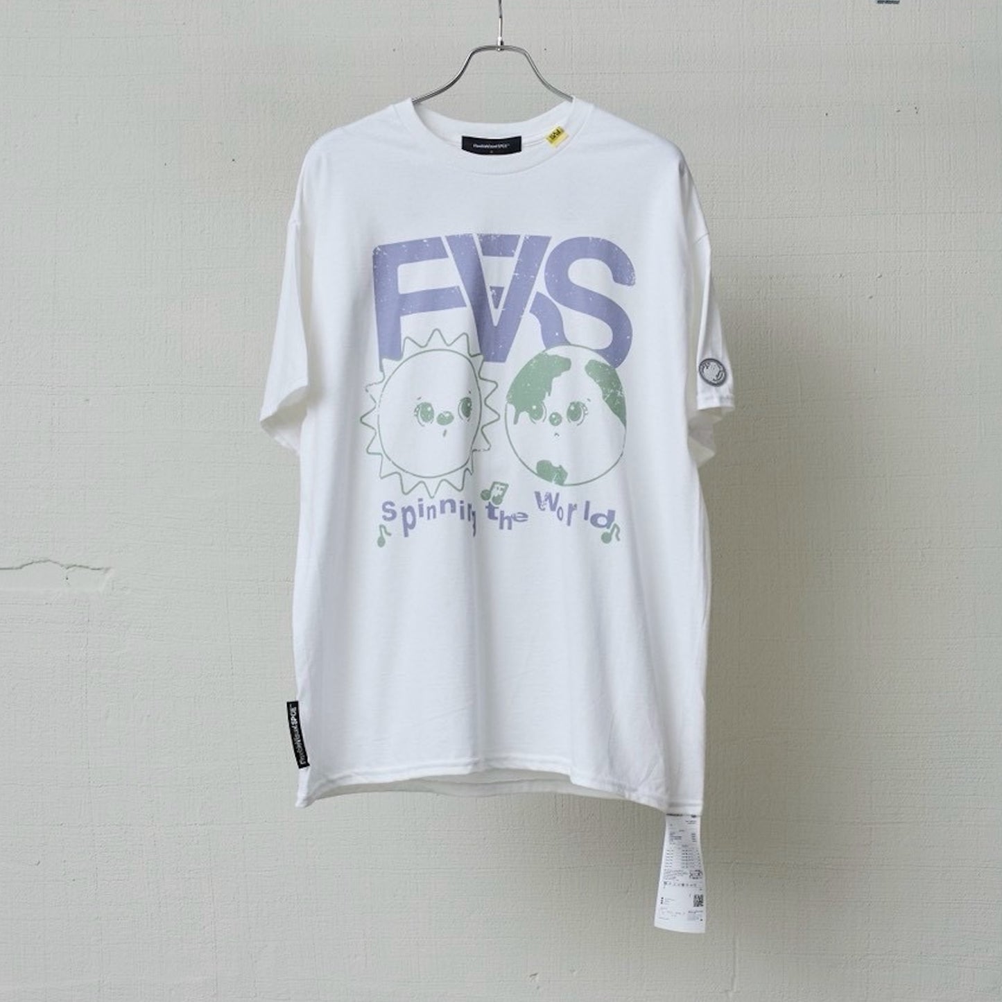 Spinning the world TEE / WHITE / グラフィックプリントTシャツ