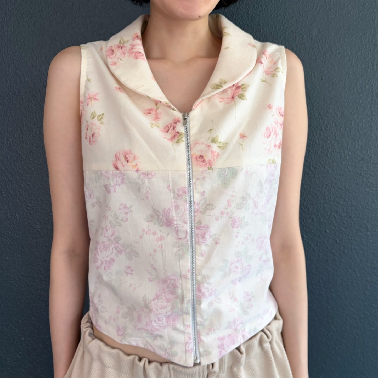 no sleeve zip up vest / flower / ノースリーブジップアップベスト