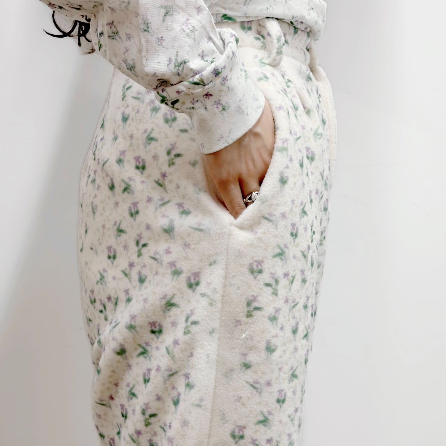 fading flower fleece pants / white / フェイディングフラワーフリースパンツ