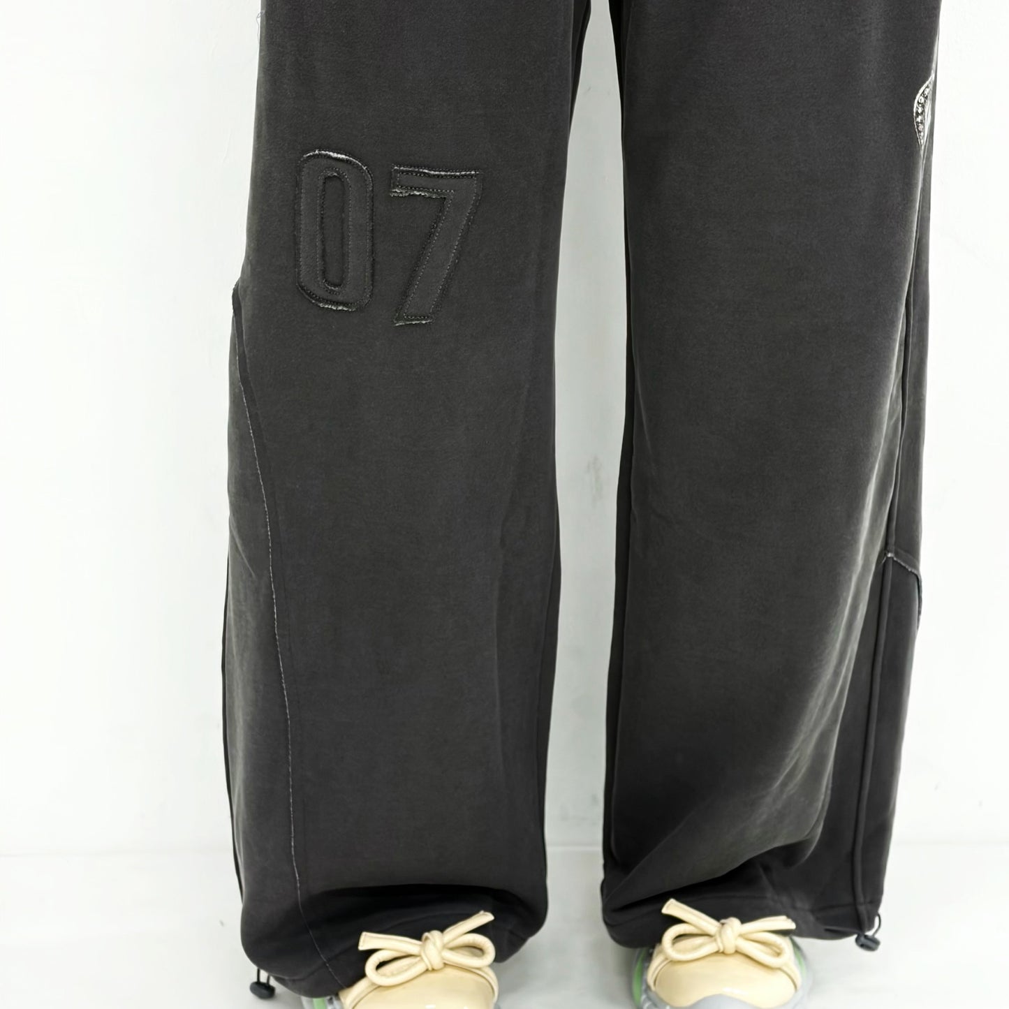 Raw Edge Graphic Sweatpants / Charcoal / プリントスウェット