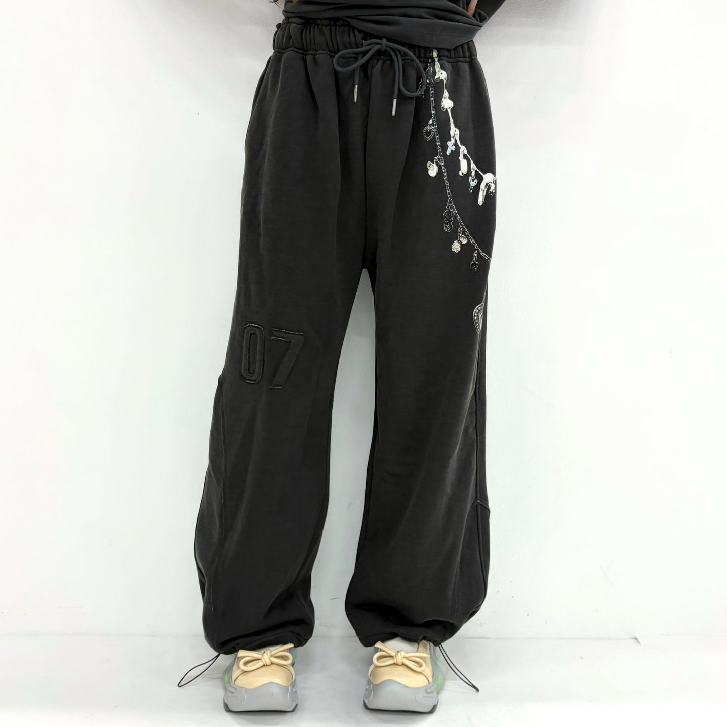 Raw Edge Graphic Sweatpants / Charcoal / プリントスウェット