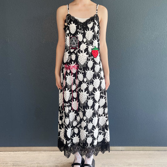 STRAWBERRY RIOT GRRRL DRESS rurumu: / BLACK × WHITE STRAWBERRY / 【rurumu: .Brett Westfallコラボレーション】