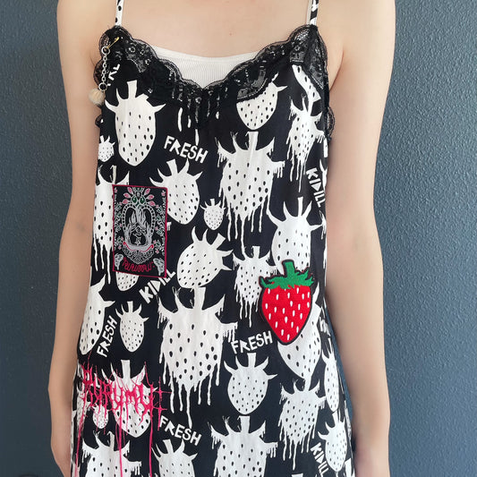 STRAWBERRY RIOT GRRRL DRESS rurumu: / BLACK × WHITE STRAWBERRY / 【rurumu: .Brett Westfallコラボレーション】