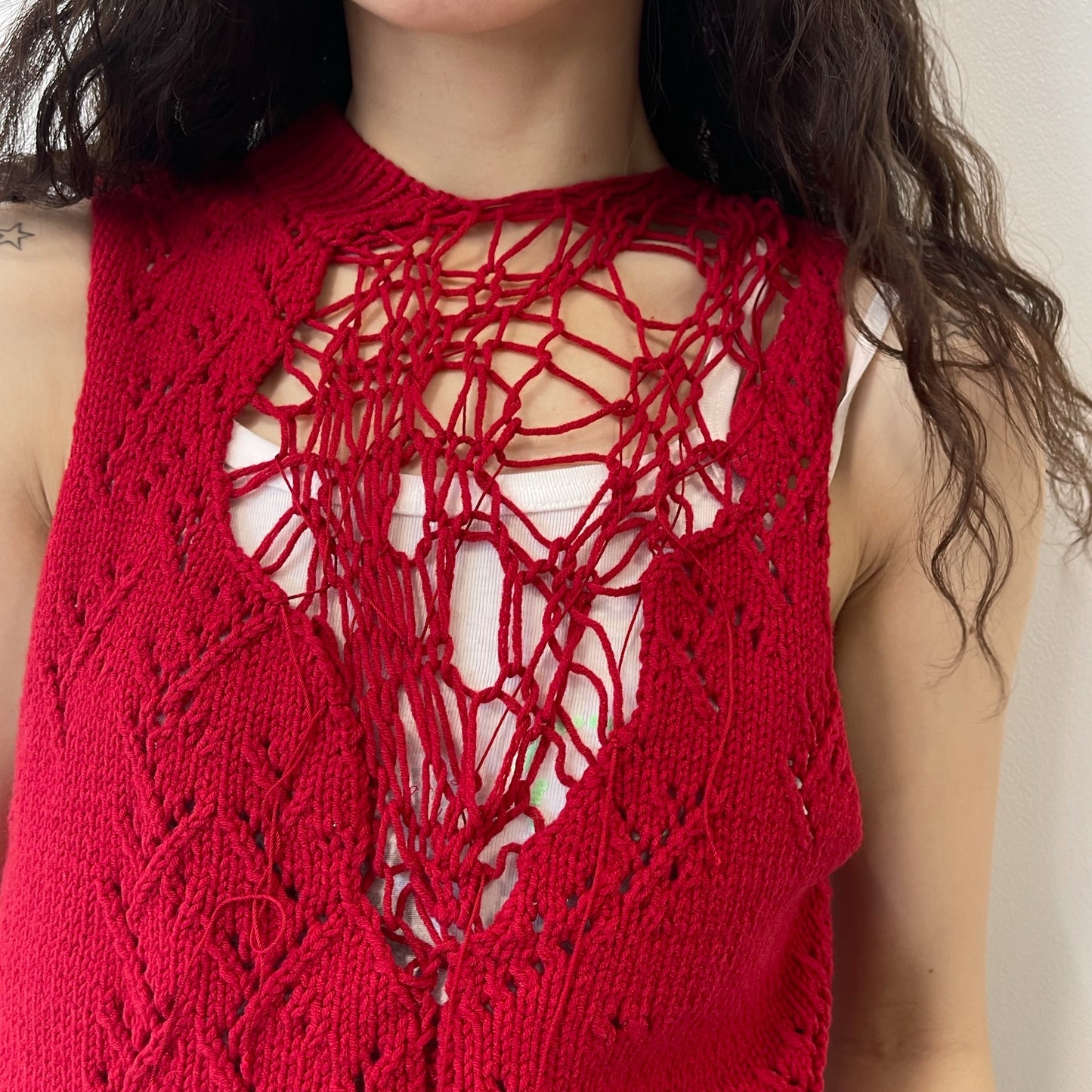 v neckline damage hand knit vest / red / ダメージハンドニットベスト