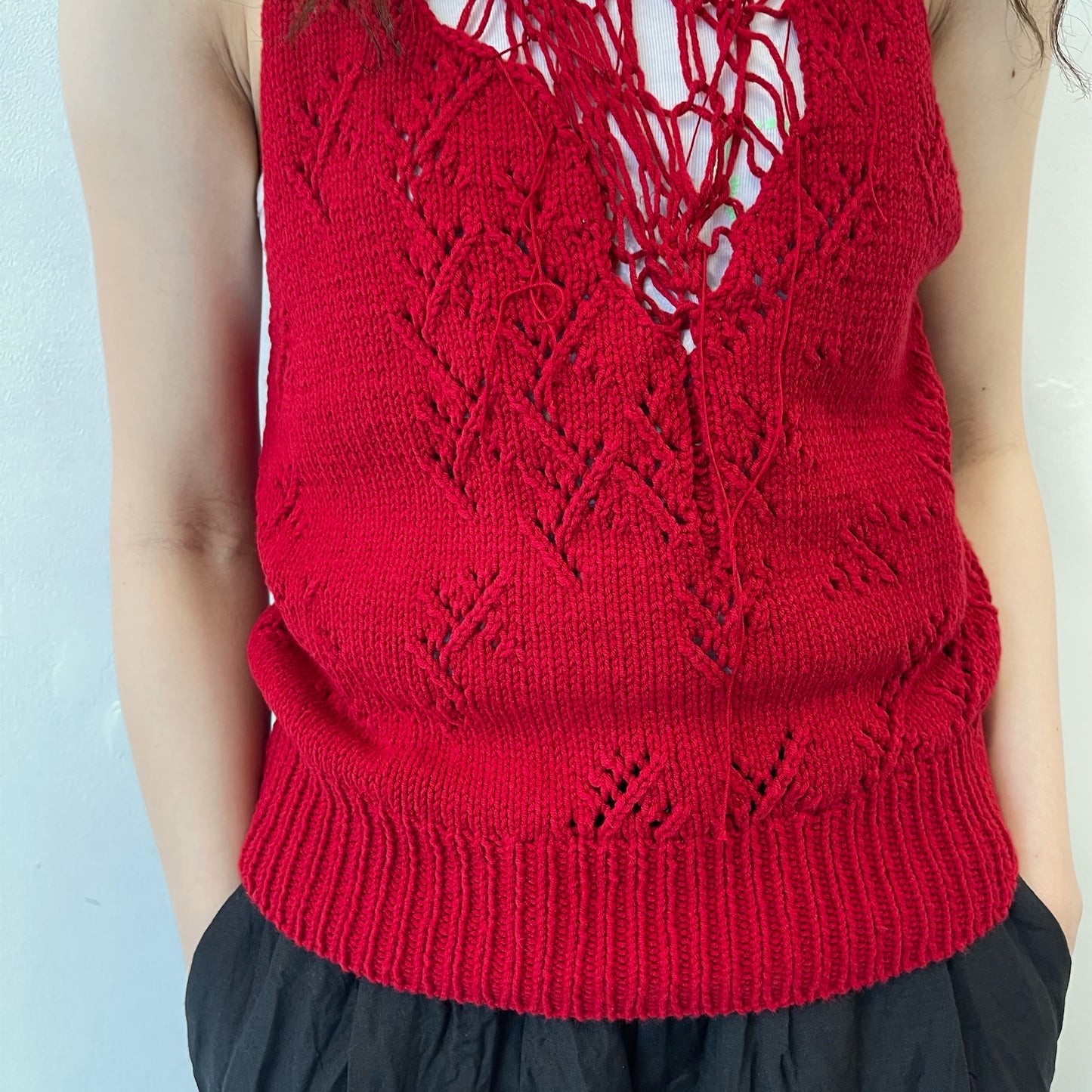v neckline damage hand knit vest / red / ダメージハンドニットベスト