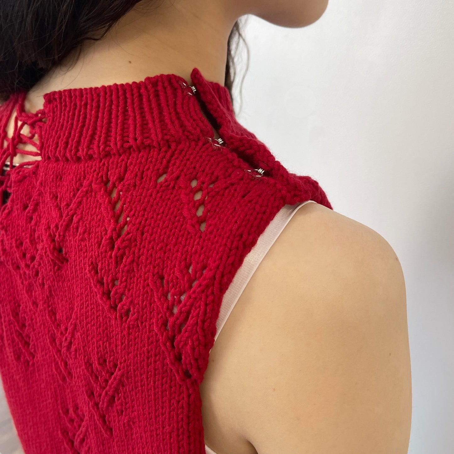 v neckline damage hand knit vest / red / ダメージハンドニットベスト