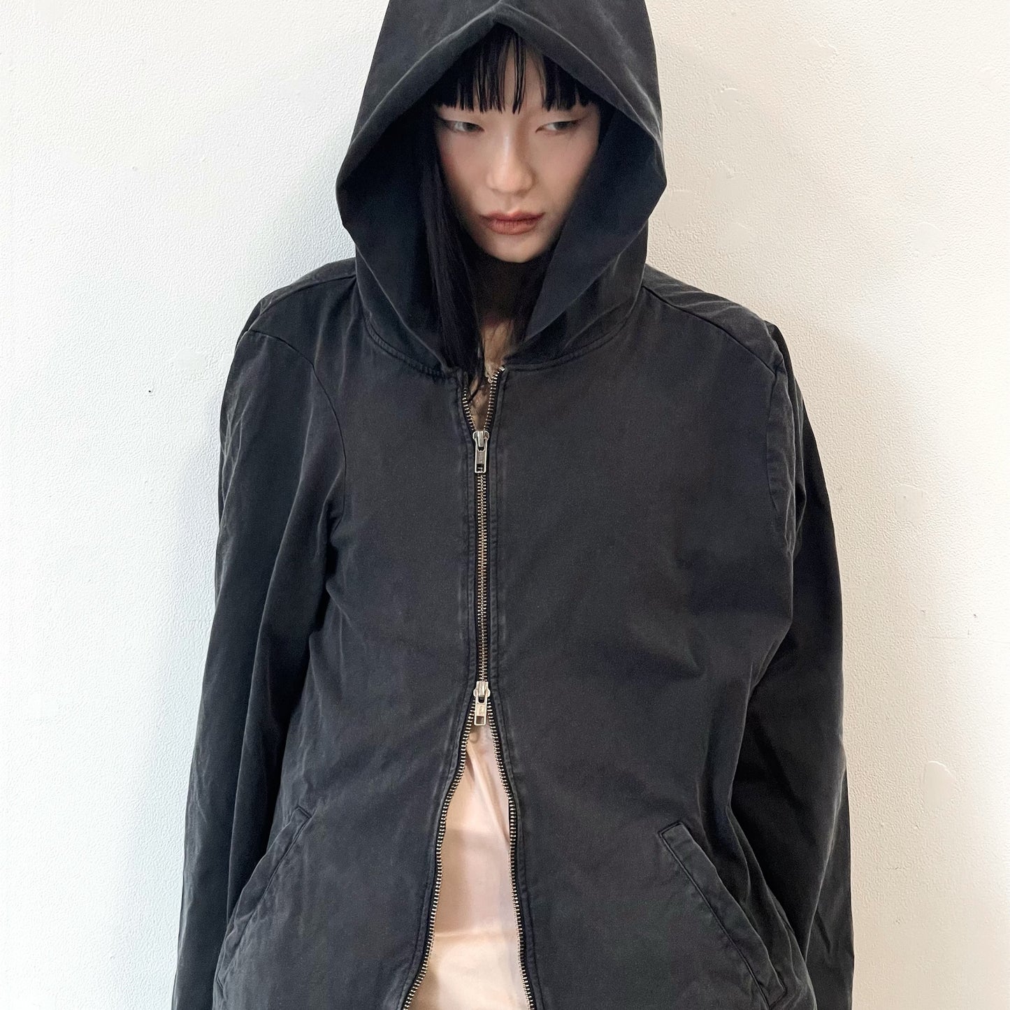 ASYMMETRY ZIP-UP PARKA / BLACK / アシンメトリージップアップパーカー